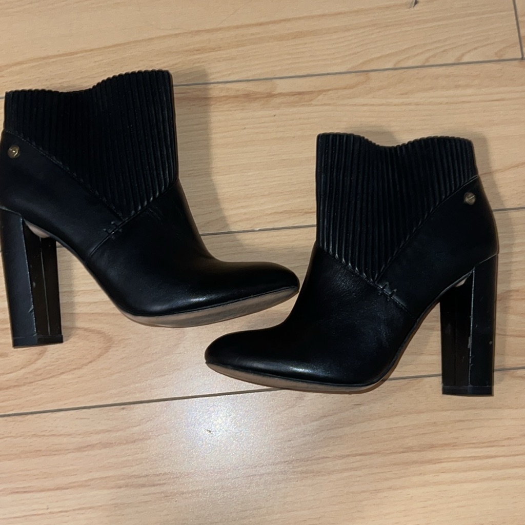 Worn Once | Calvin Klein | Klara Cow Silk/Smooth | Black | 7.5m | 34e4349-Blk